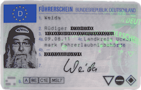 Führerschein mit Kopfbedeckung