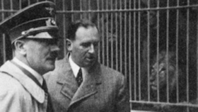 Privatrundgang des “Führers” mit dem Nürnberger Oberbürgermeister Willy Liebel