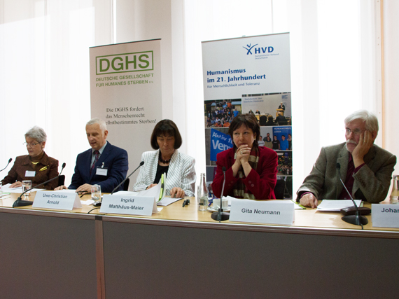 v.l.n.r. Elke Baezner (DGHS), Uwe-Christian Arnold (GBS), Ingrid Mattäus-Meier, Gita Neumann (HVD), Johann-Albrecht Haupt (HU)