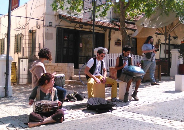 Junge Strassen-Künstler in Zikhron