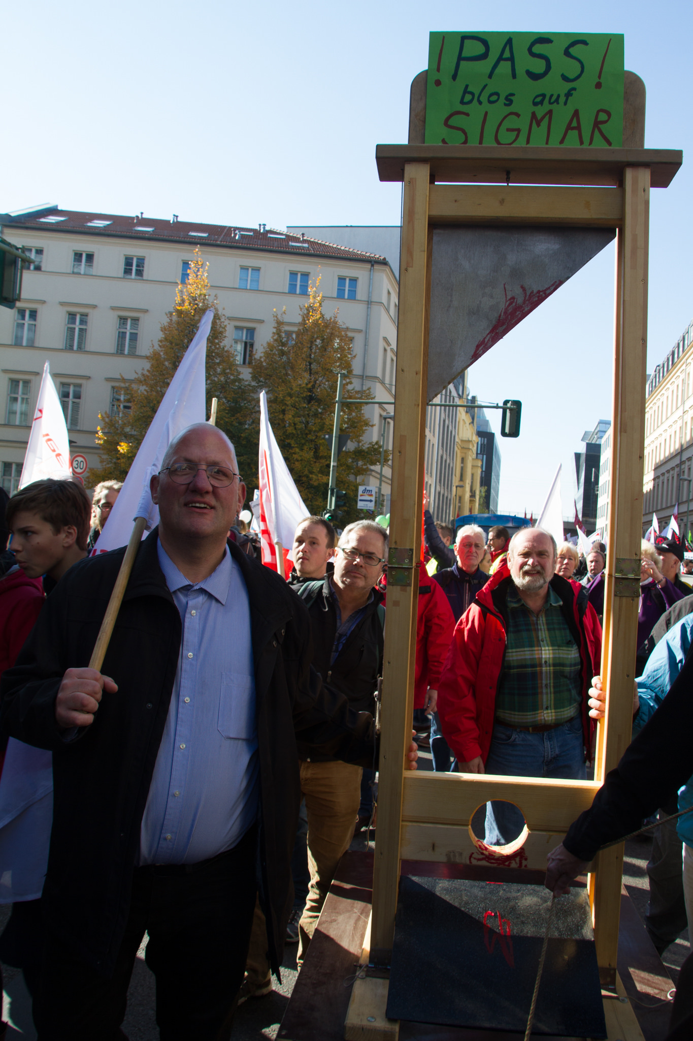 Guillotine bei einer Großdemonstration, Foto: © F. Nicolai