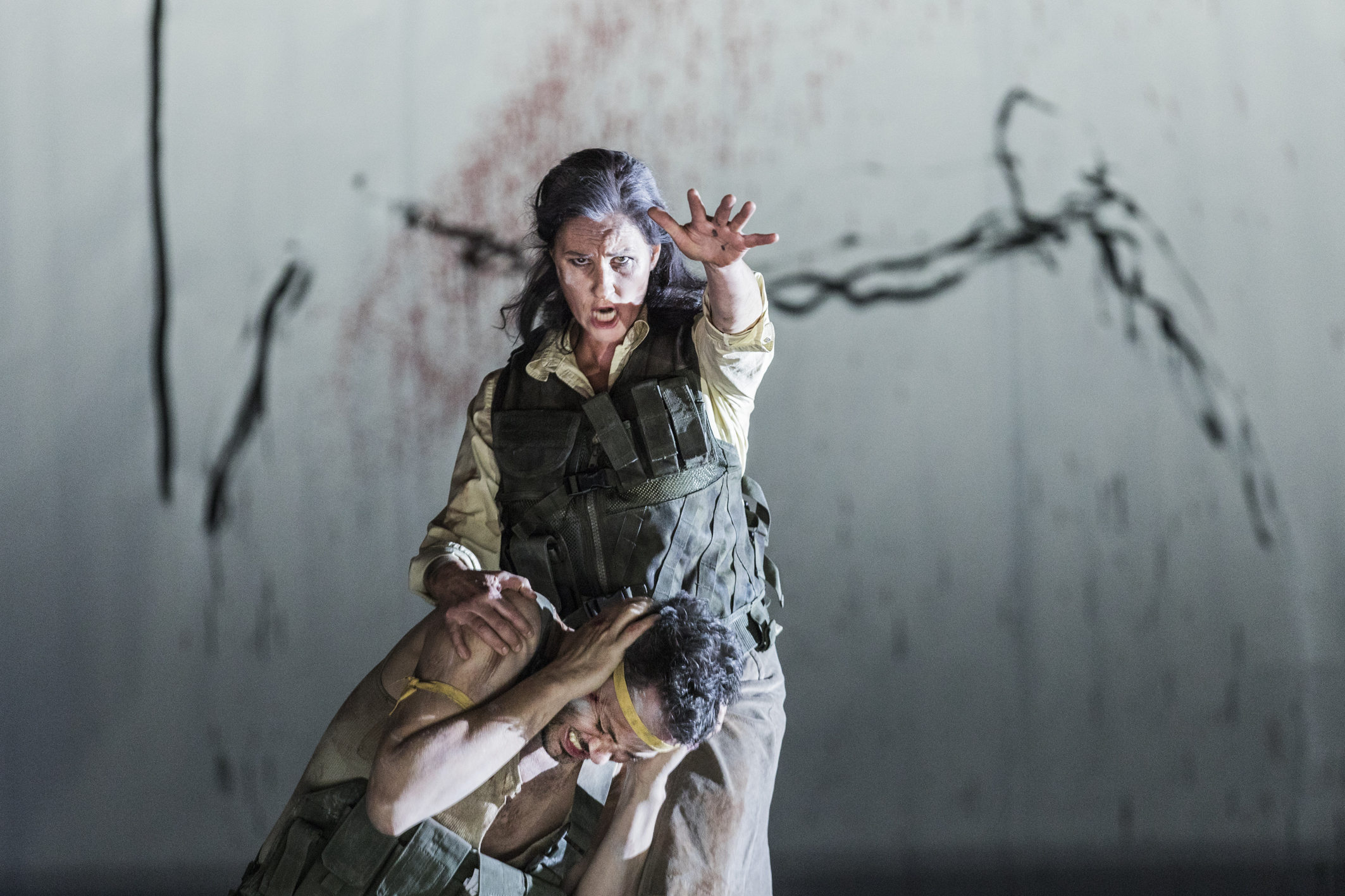 Jochen Kupfer (Chorèbe), Roswitha Christina Müller (Cassandre), Foto: © Ludwig Olah