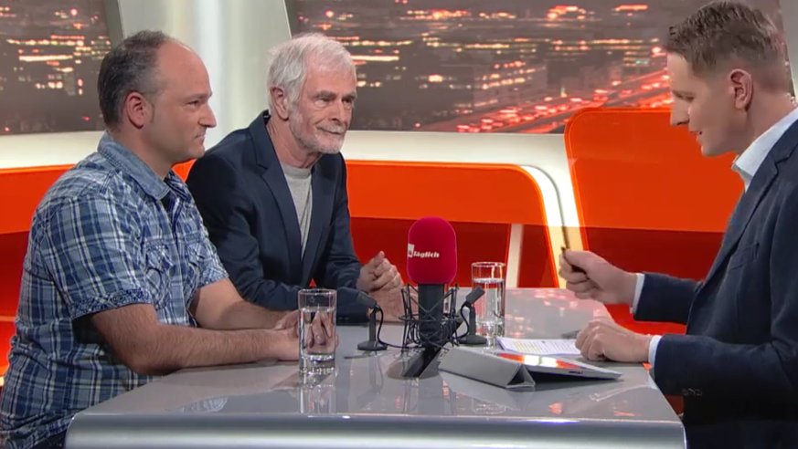 Philipp Höhener (l.) schildert seinen Ausstieg aus den Siebten-Tags-Adventisten bei TeleZüri. Watson-Blogger Hugo Stamm (m.) nahm an dem Gespräch auch teil. screenshot: tele züri