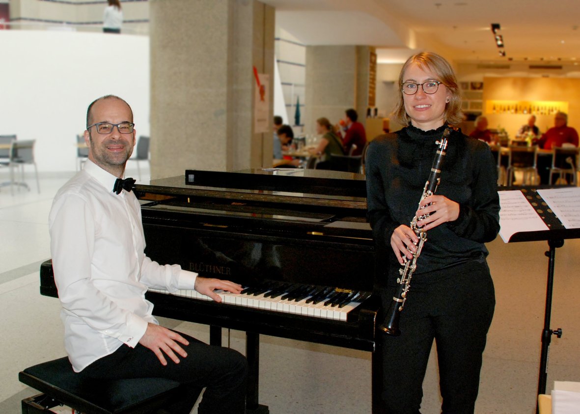 Für die Klangkunst am Samstagabend sorgten Claus Gebert und Rebecca Treuscher, Foto: © Karin Becker