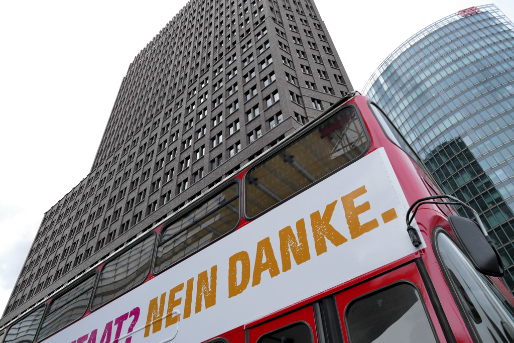 Im Hintergrund: Der Bahntower der DB, Foto: © Frank Nicolai