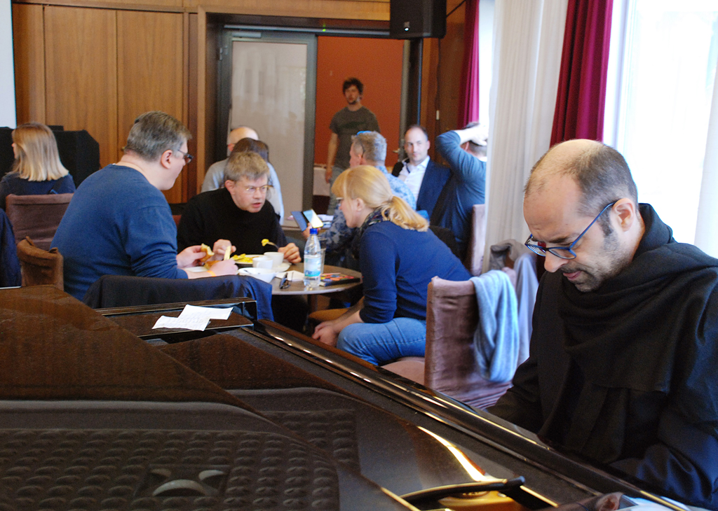 Claus Gebert am Klavier, Foto: © Karin Becker im Auftrag von kortizes.de