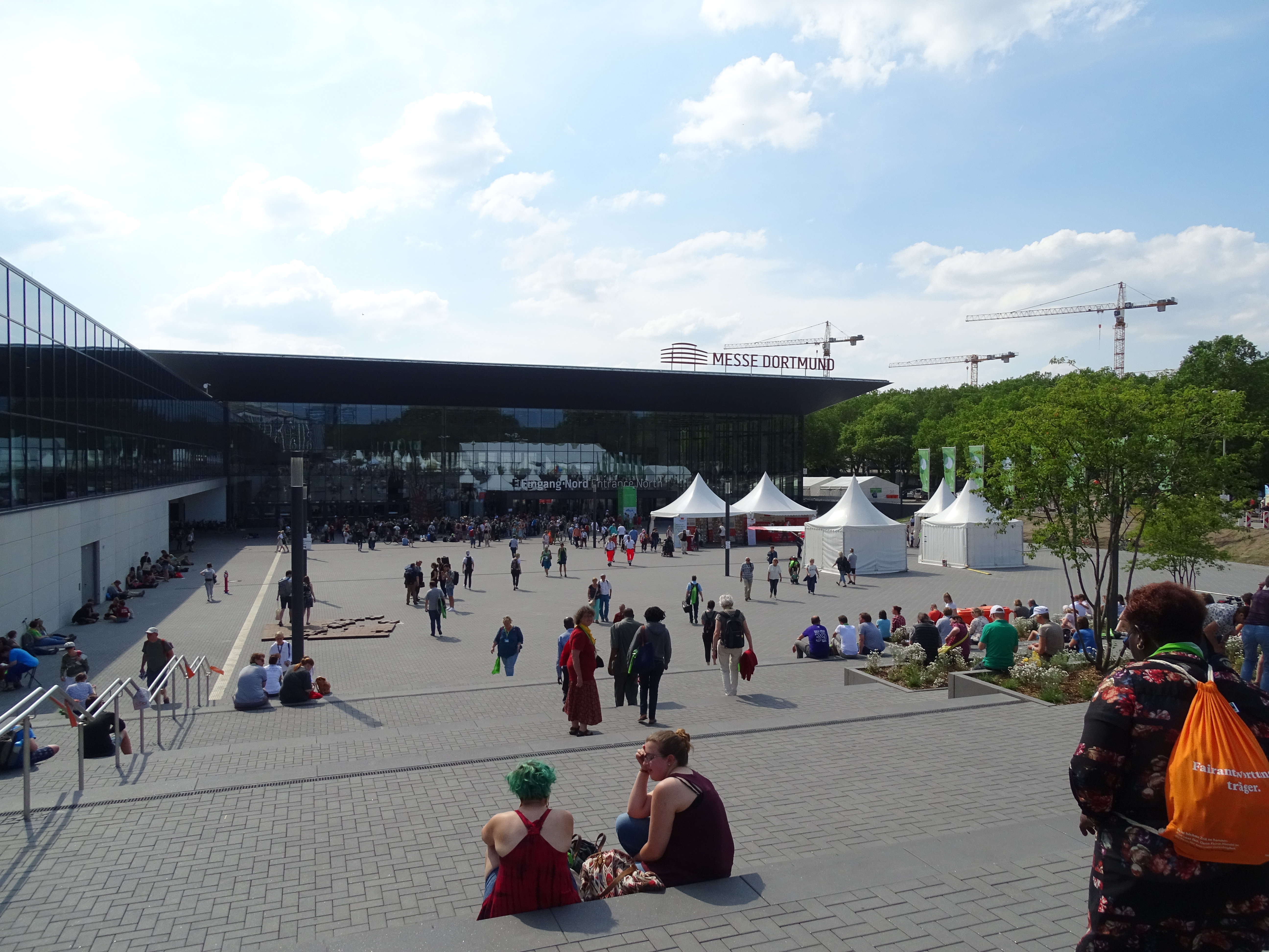 Haupteingang des Kirchentags in den Westfalenhallen am Samstagnachmittag. Foto: © Daniela Wakonigg