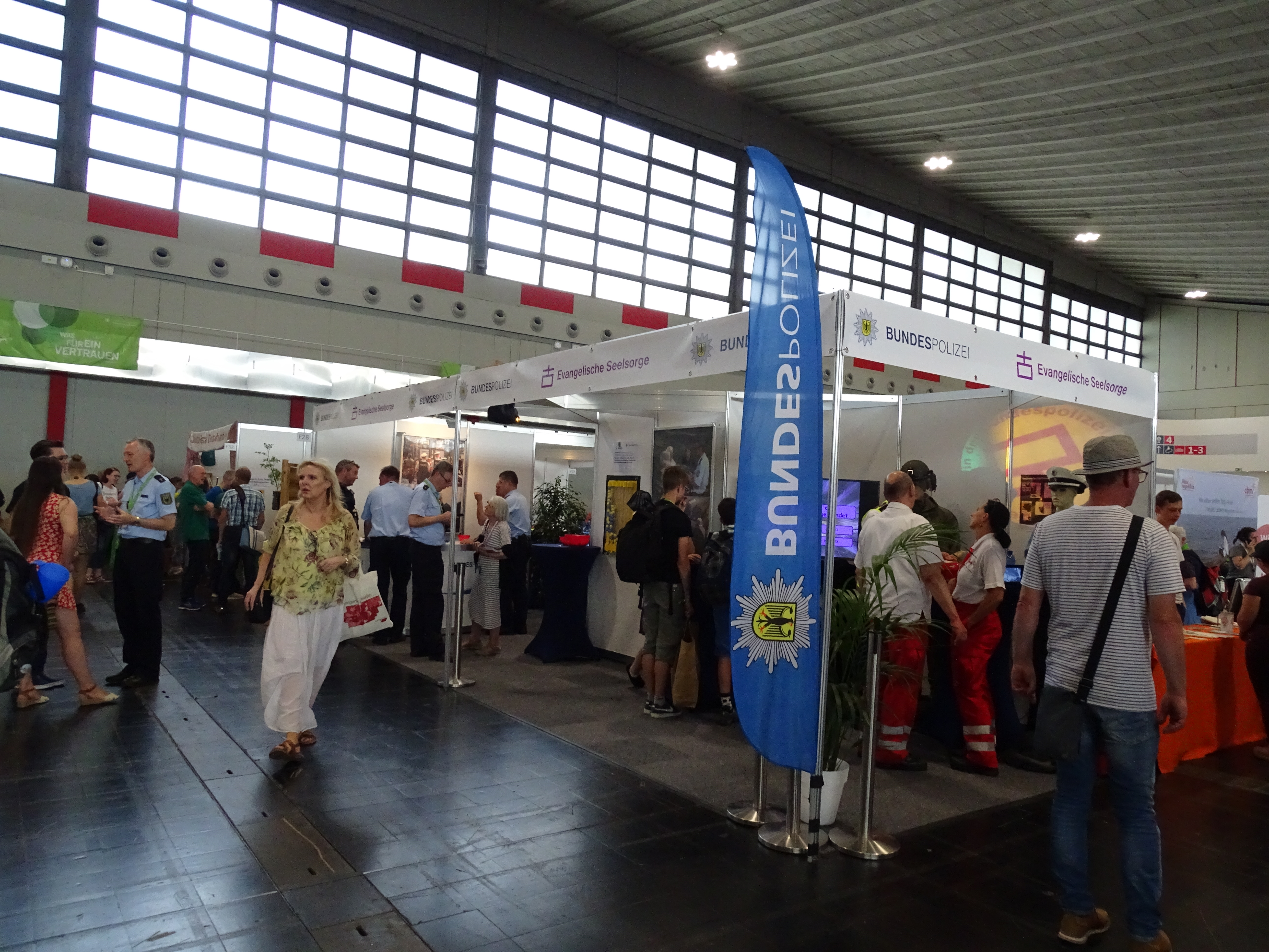 Stand der Bundspolizei auf dem Kirchentag. Foto: © Daniela Wakonigg