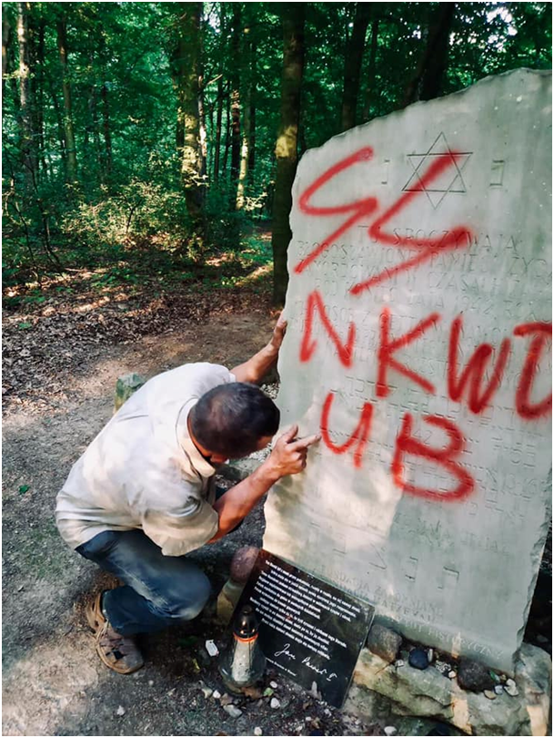 Der geschändete Gedenkstein,  Foto: Joanna Świderska