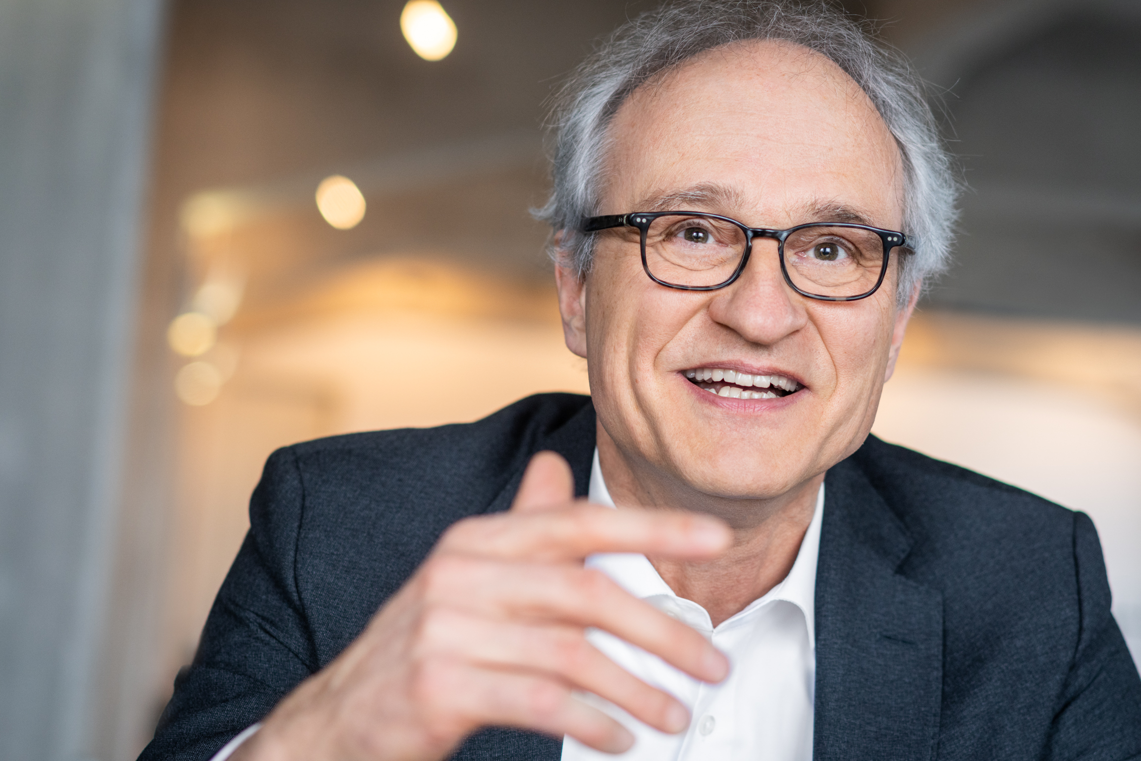 Dr. Stefan Schmitz