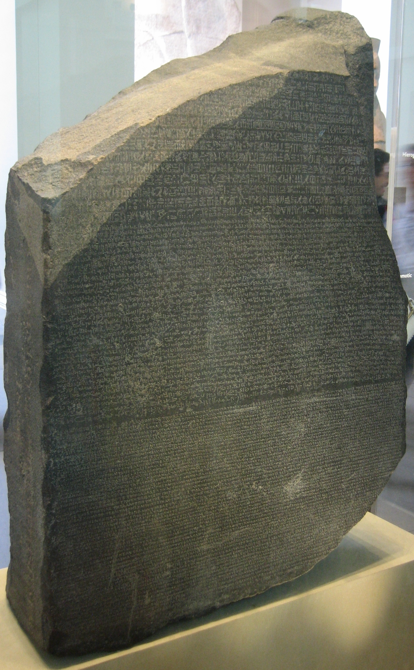 Der Stein von Rosette im&nbsp;British Museum. Foto:&nbsp;Olaf Herrmann, Wikipedia, lizenzfrei