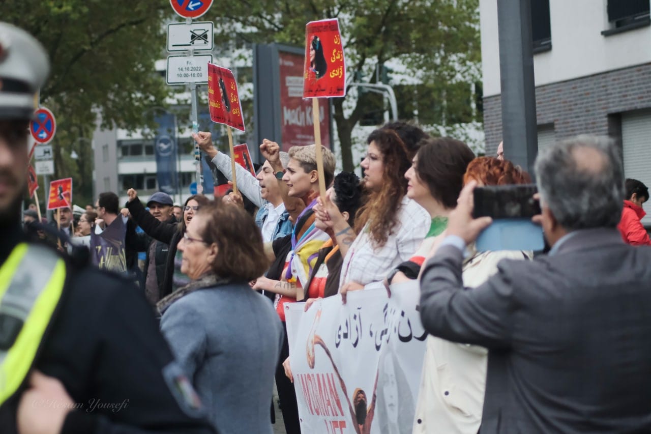 Protest vor der Moschee, Foto: © Hesam Yousefi&nbsp;