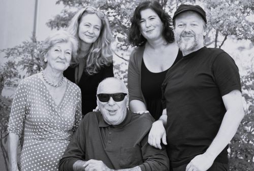 Herbert Steffen (Mitte) mit "Bibi" (l), Elke Held, Judith Leisefeld und Michael Schmidt-Salomon, Foto: ©&nbsp;Florian Chefai