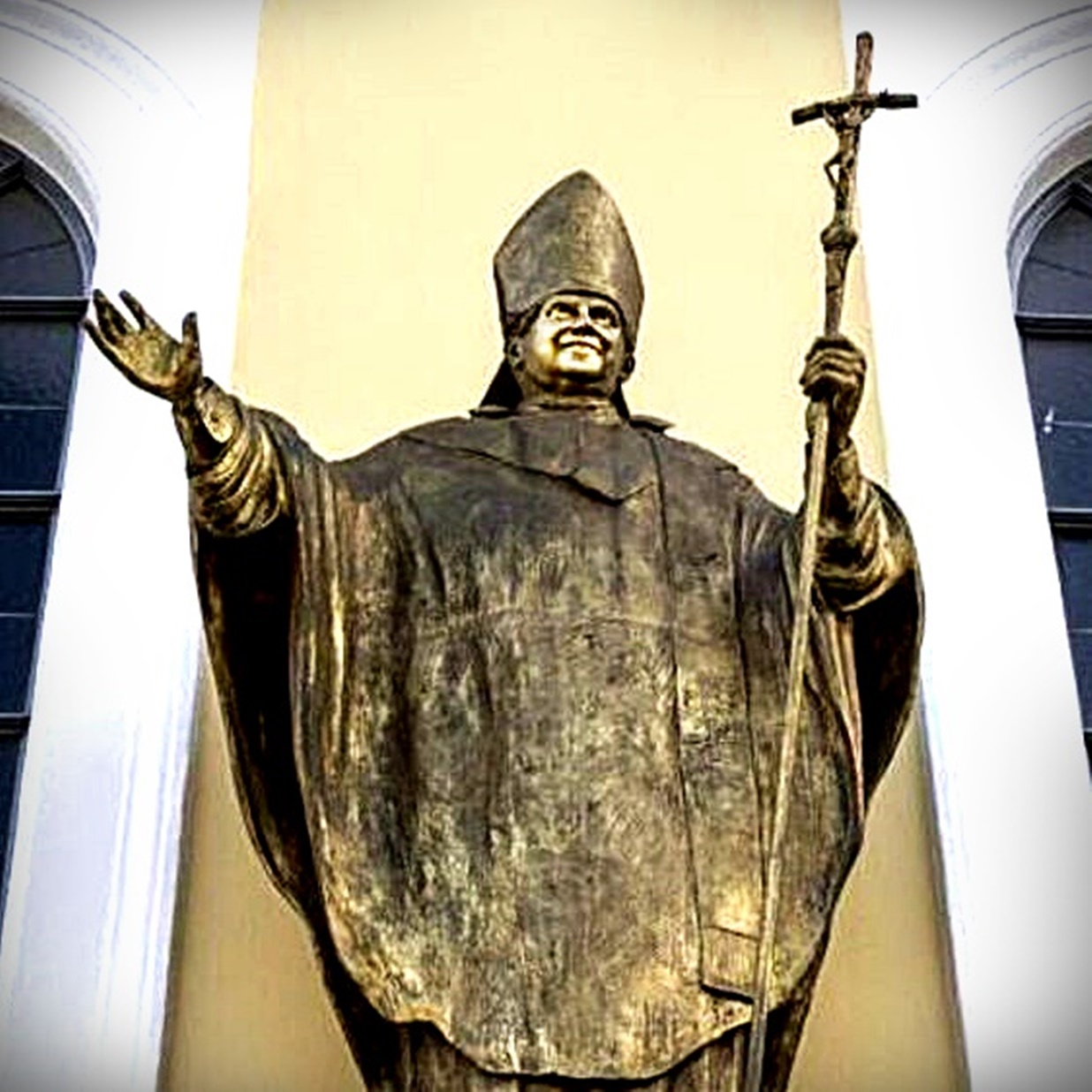 Bronzestatue in Erinnerung an den Papstbesuch in Altötting, 2016 (Foto: privat)