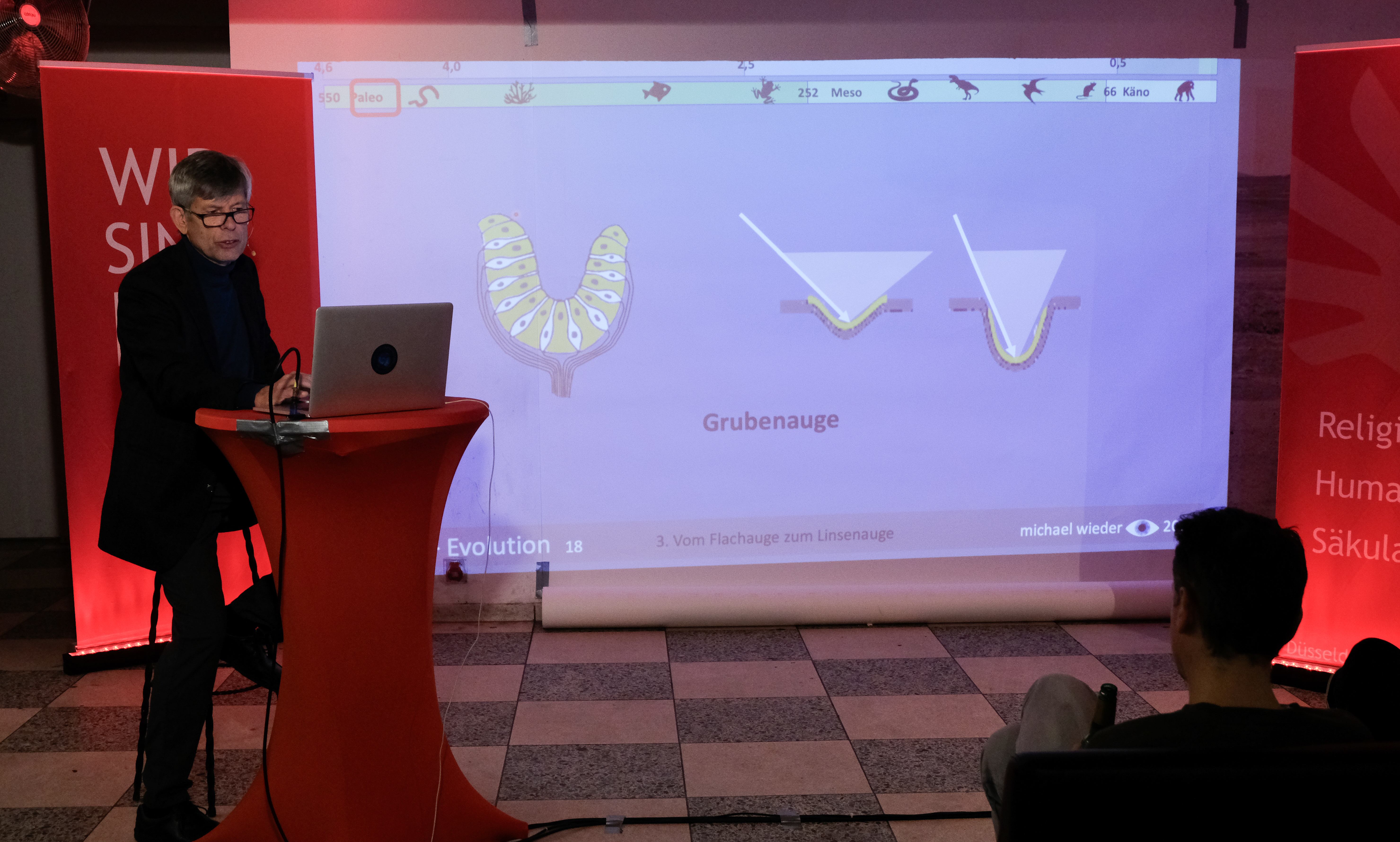 Dr. Michael Wieder bei seinem Vortrag, Foto: © Eva Creuz