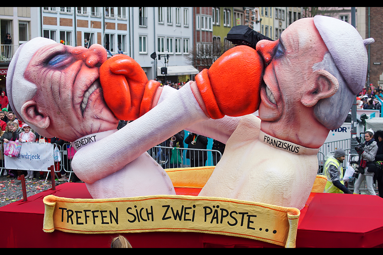 Die beiden Ganzjahres-Karnevalisten aus dem Vatikan