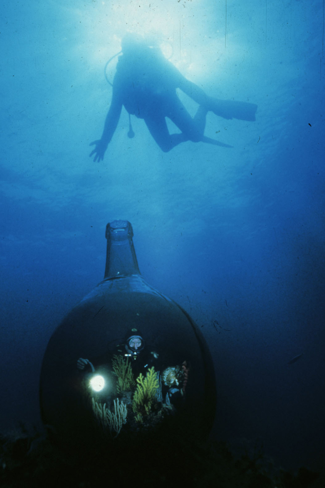 Taucher in der Flasche, Foto: © Archiv Debelius