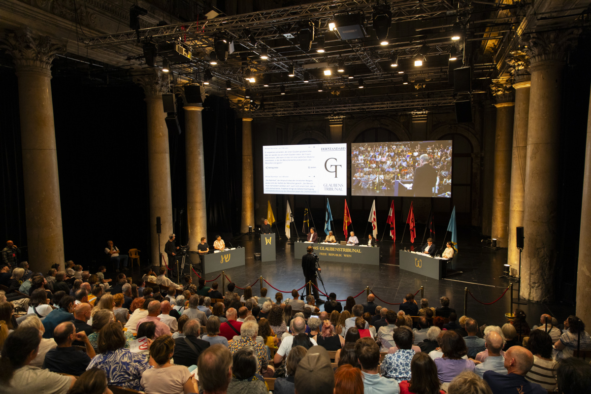 Blick in den Saal