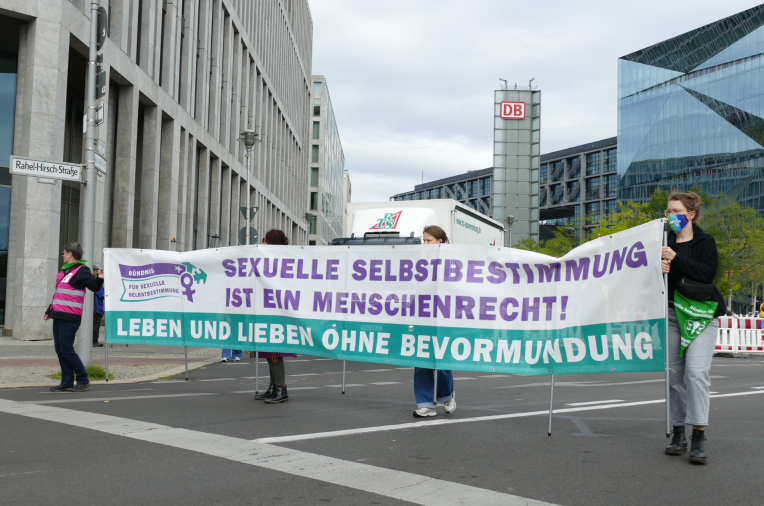 Demo und Kundgebung für sexuelle Selbstbestimmung