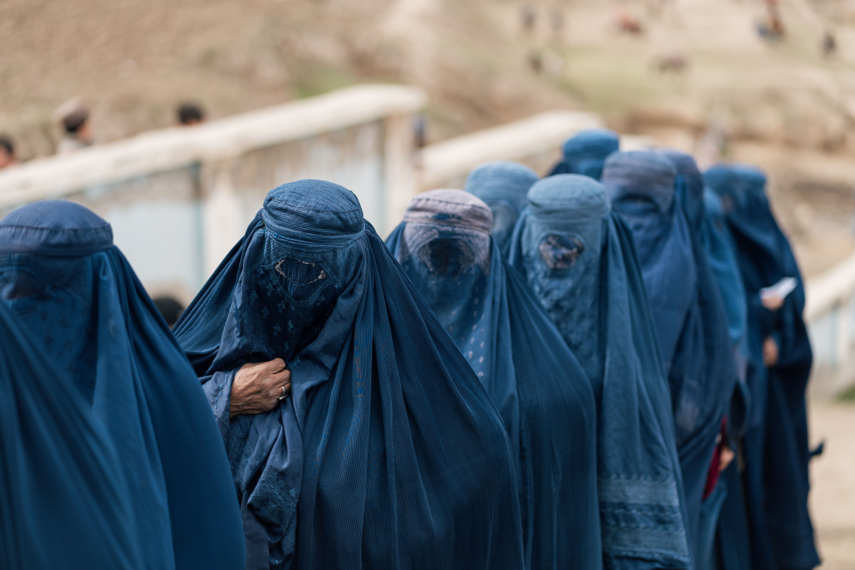 Eine Gruppe Frauen in Burkas