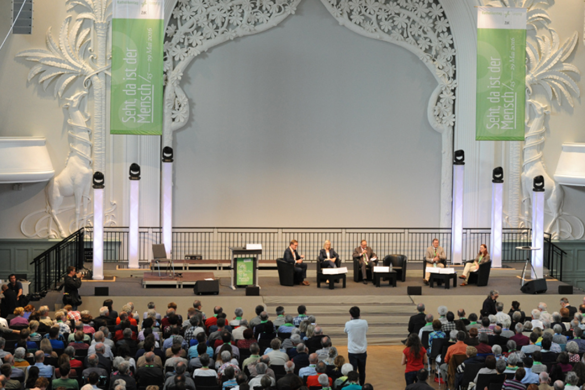 Podiumsdiskussion "Ich glaube nichts, mir fehlt nichts"