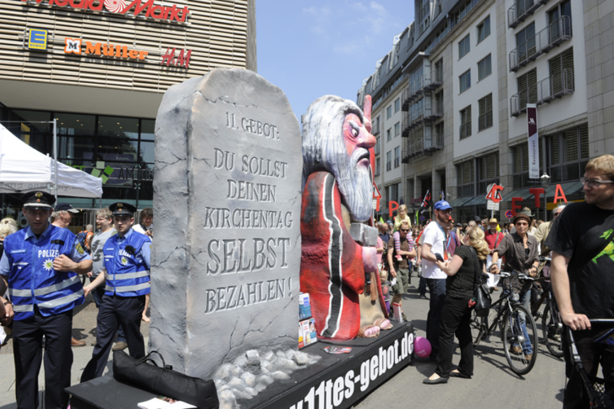 Diskussion und Polizei beim Moses