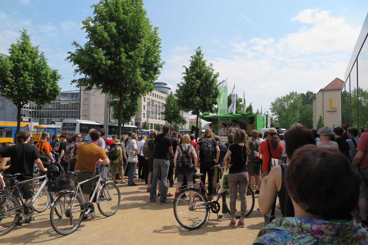 Rund 60 Pastafari und Interessierte nehmen an der Nudelmesse teil