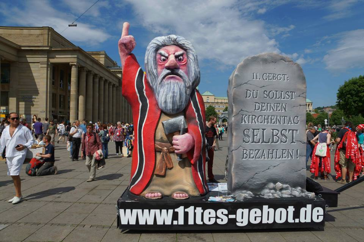 "11. Gebot" beim Kirchentag in Stuttgart 2015