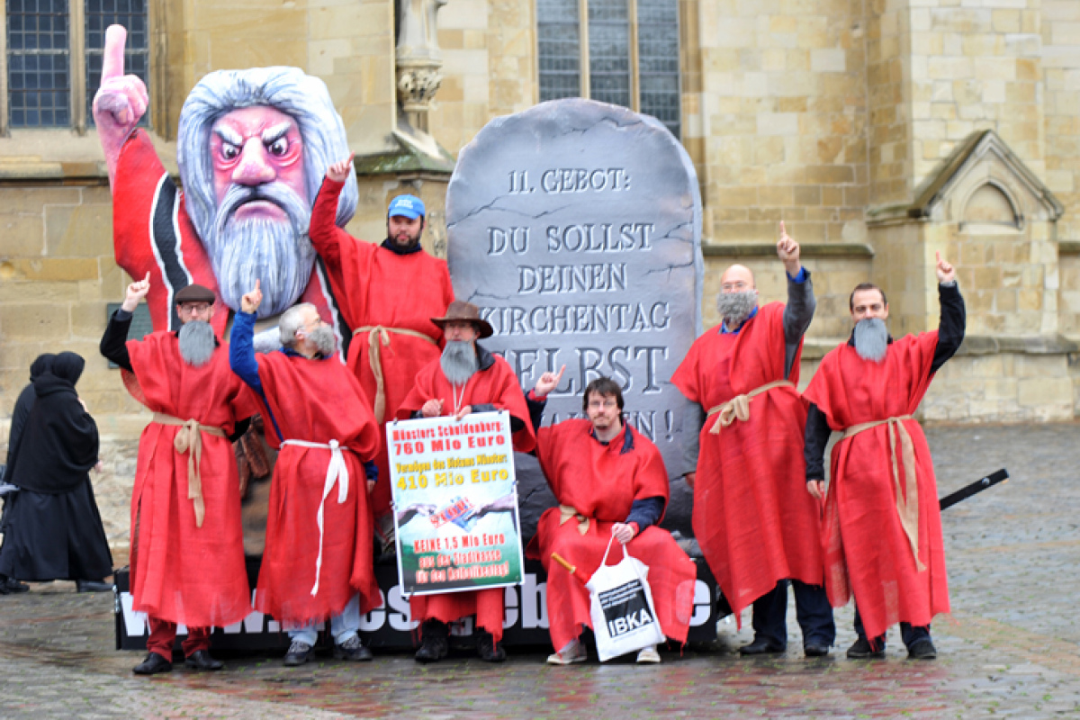 "Das 11. Gebot" vor dem Dom von Münster