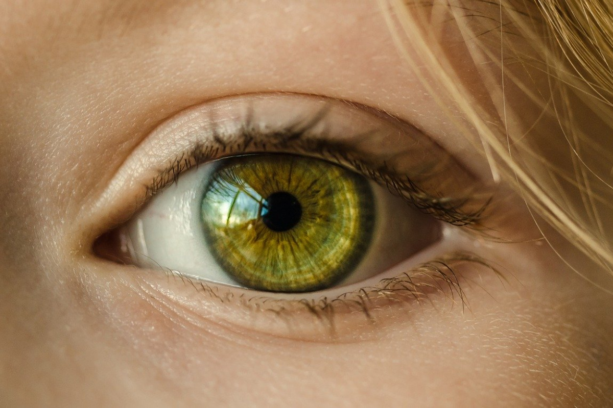 Leider kein Witz: Die Irisdiagnose geht davon aus, dass Erkrankungen des Menschen in den Strukturen seiner Iris sichtbar sind.
