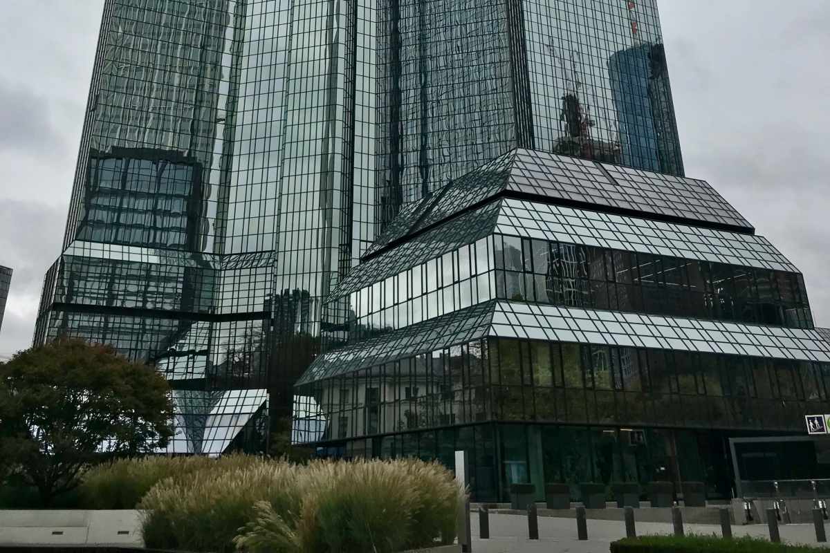 Unterer Teil eines bekannten Bankhauses in Frankfurt a.M.