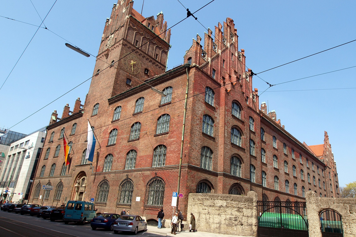 Justizgebäude Prielmayerstraße 5 in München mit Oberlandesgericht München und Bayerischem Verfassungsgerichtshof
