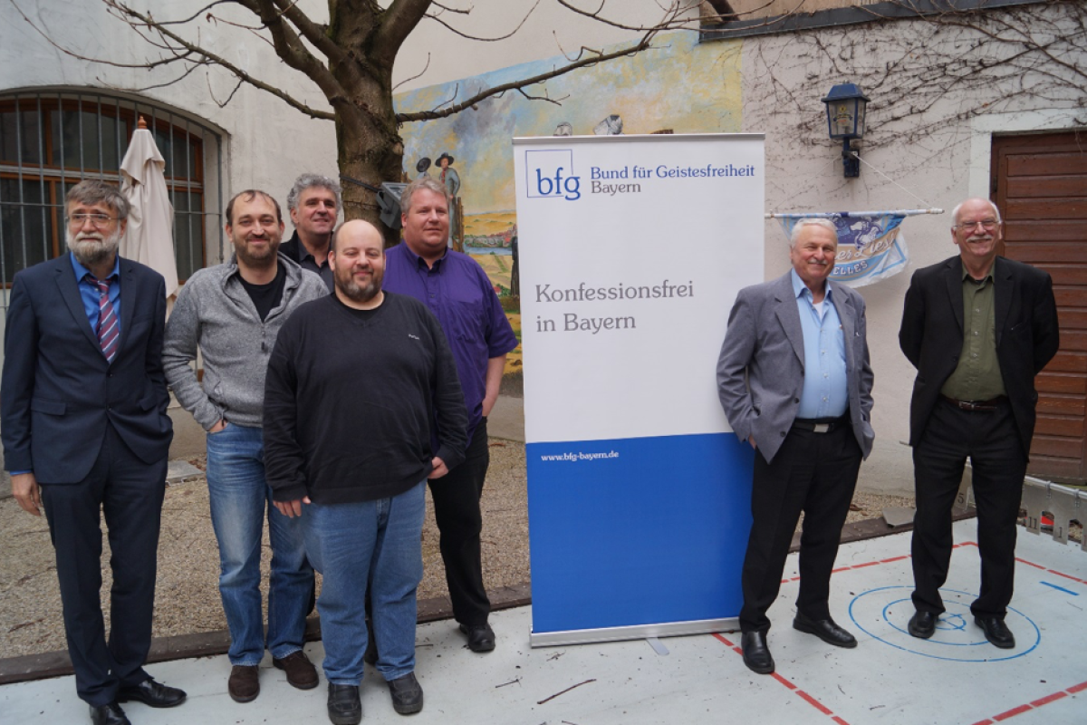 Der neue Vorstand des bfg, von links nach rechts: Erwin Schmid, Martin Preis, Michael Wladarsch, Markus Knoll, Christian Steinle, Reinhard Geilhofer, Walter Hoffmann, (Stefanie Steinbrenner, Frank Riegler und Rainer Statz fehlen)