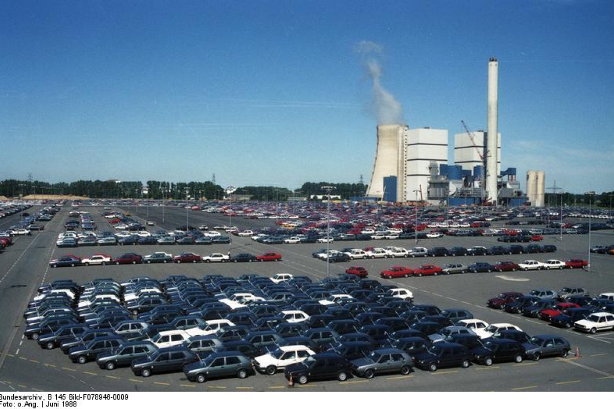Wolfsburg, VW Autowerk, Parkplatz