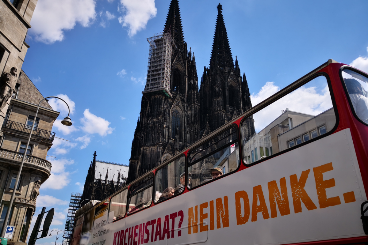 Buskampagne 2019 am Dom zu Köln