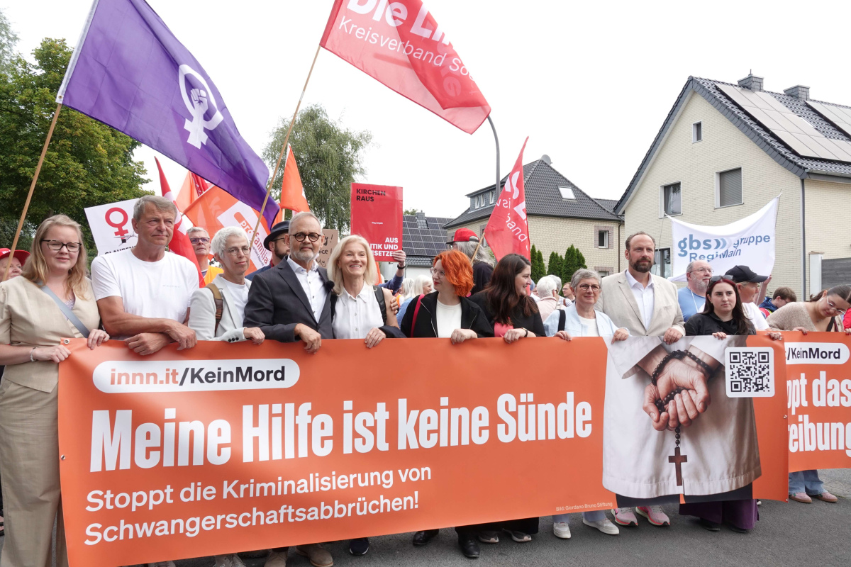 Demo mit Joachim Volz und zwei MdBs