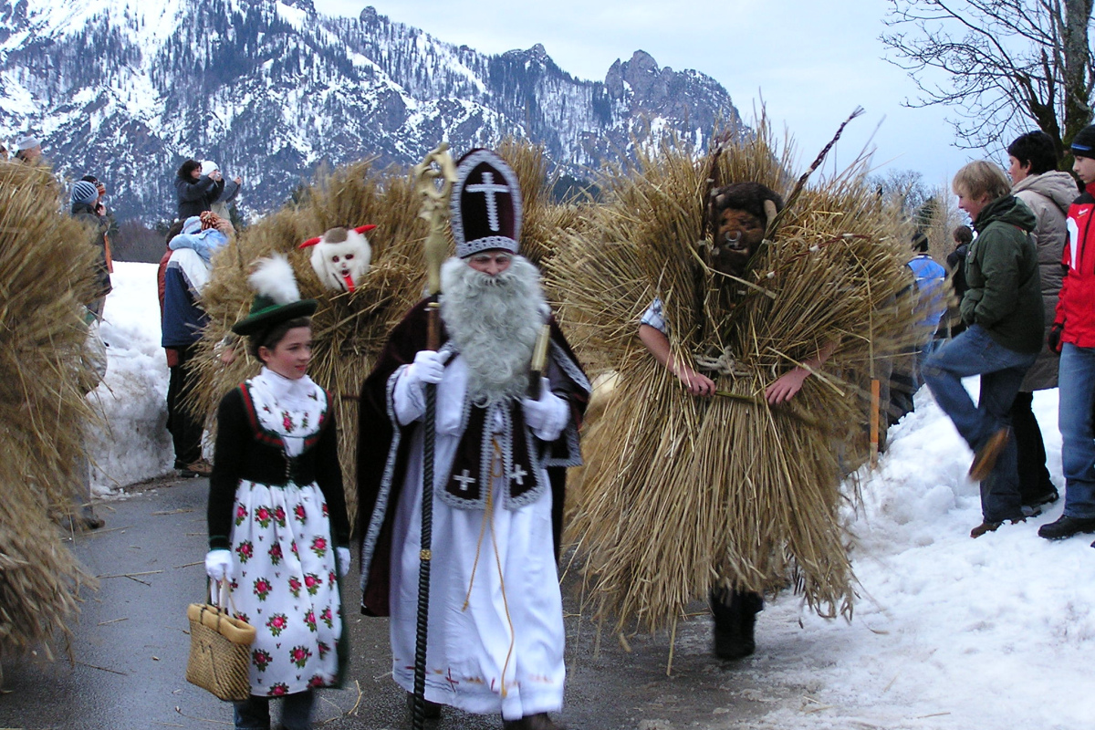 Nikolaus, Nikoloweibl und die Buttnmandl