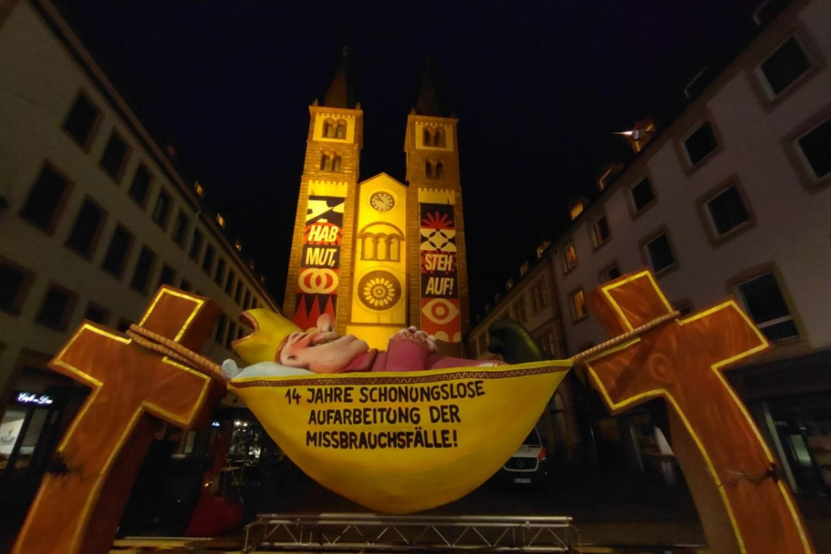 "Hängemattenbischof" in Würzburg