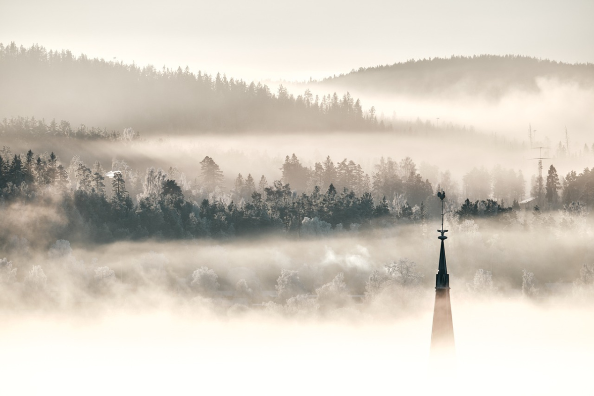 Kirche im Nebel