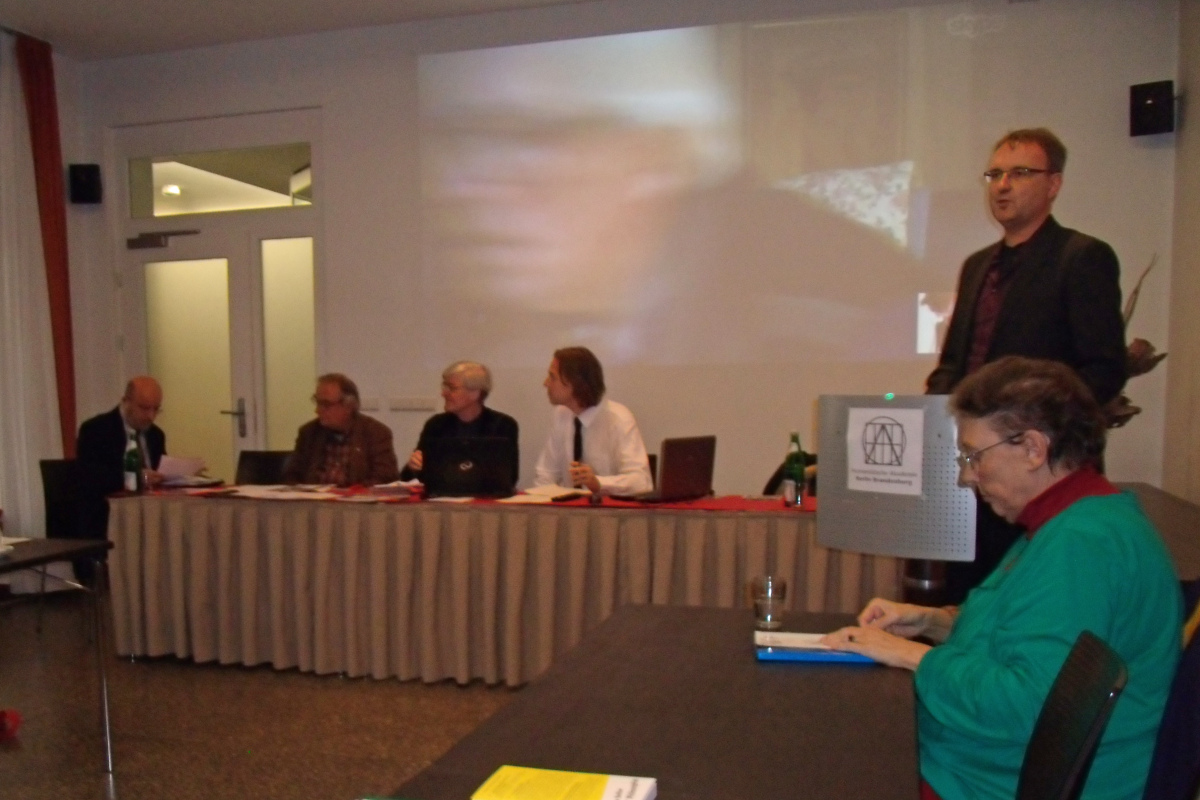 Sorin Antohi, Frieder Otto Wolf, Joachim Fischer, Stefan Lorenz Sorgner, Ralf Schöppner (stehend)