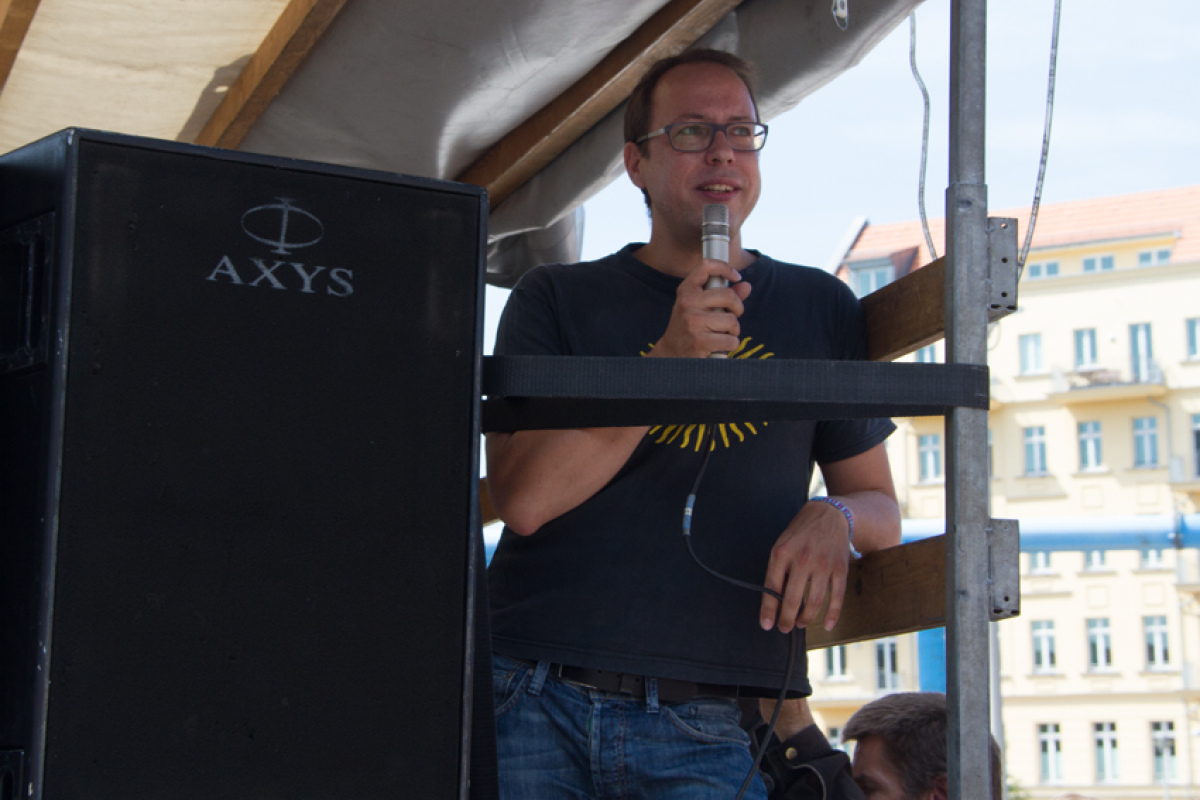 M. Beckedahl bei der Demonstration für Pressefreiheit am 1. August 2015 in Berlin