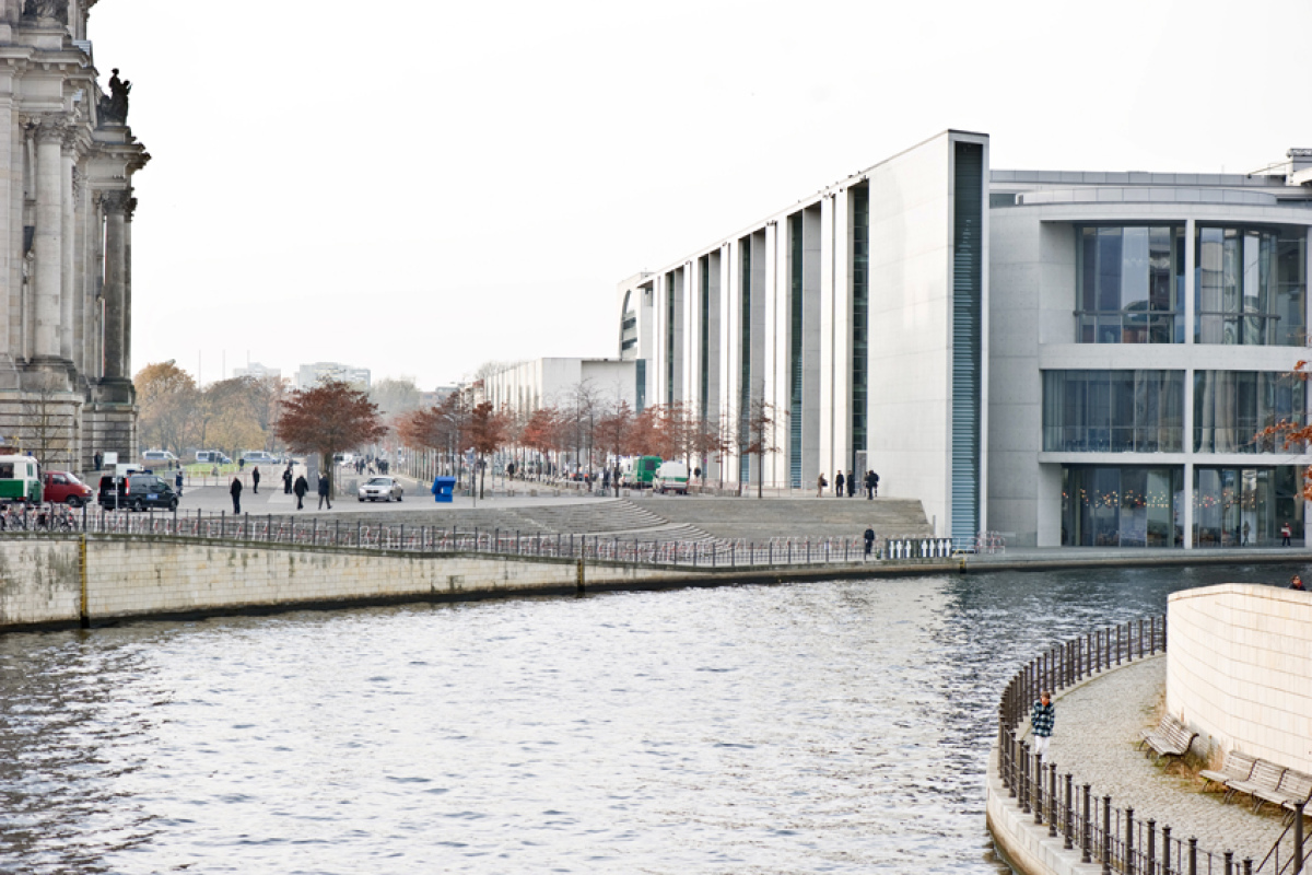 Die Kreuze an der Spree (fotografiert am 11. November 2014)