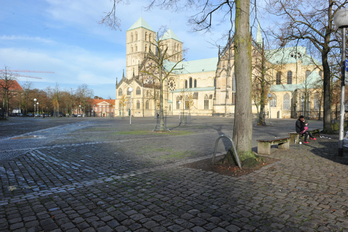 Domplatz; die Ruhe vor dem Sturm