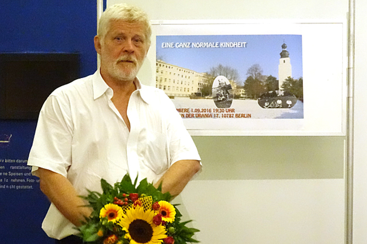 Premierenblumen für den Filmemacher:  Peter Bringmann-Henselder