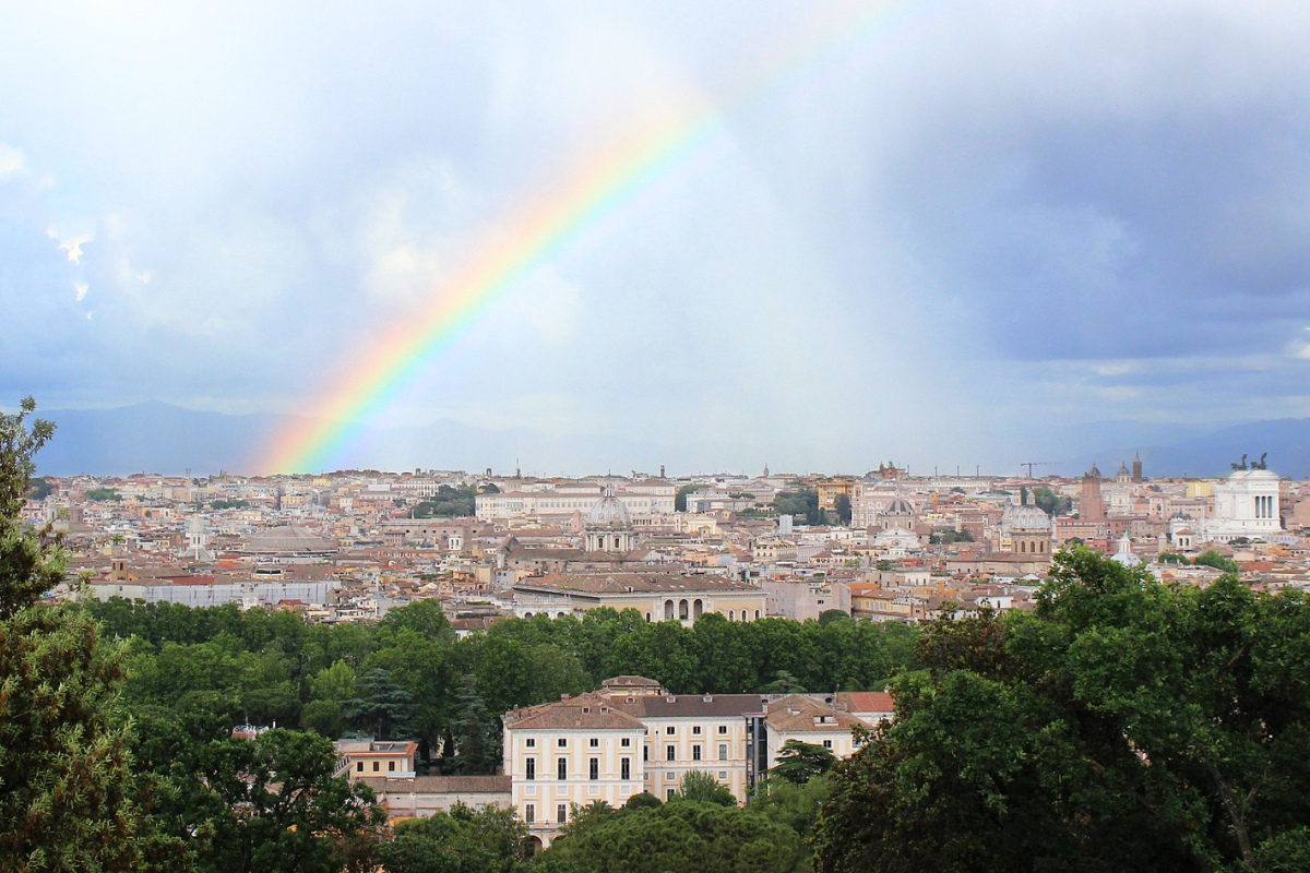 Ein Regenbogen über Rom