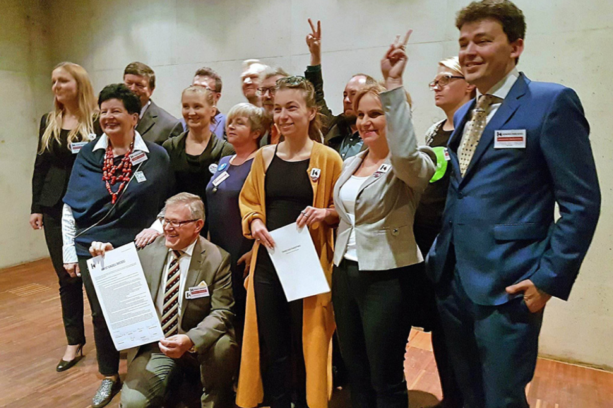 Nach der Unterzeichnung des Manifests