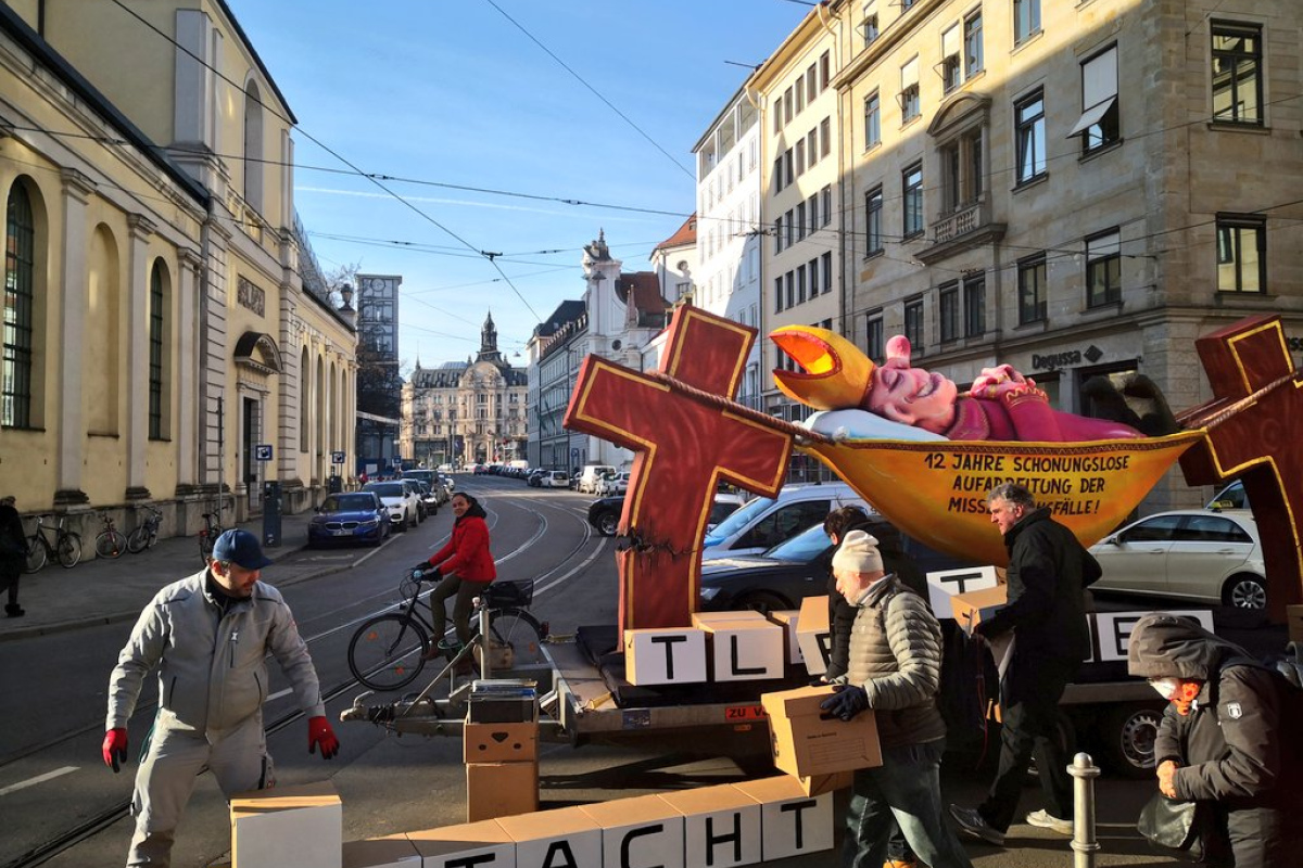 Symbolische Aktenübernahme 