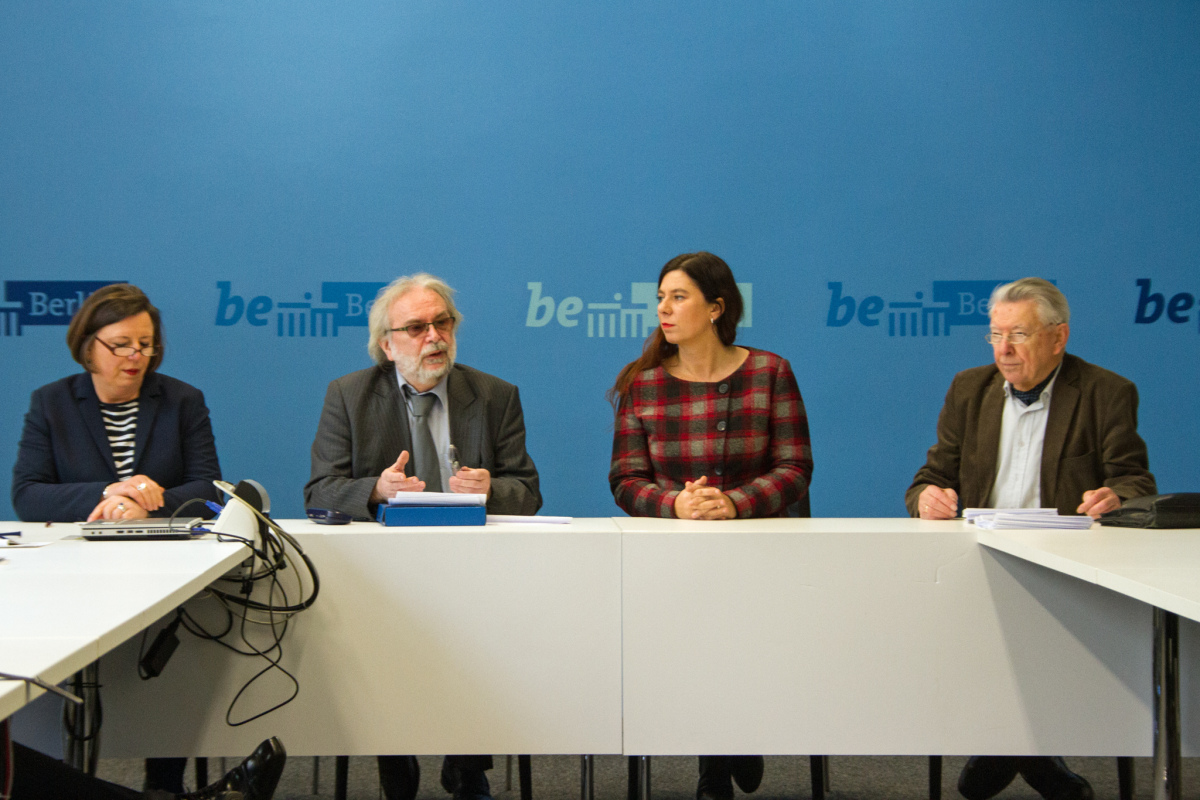 Hildegard Greif-Groß, Walter Otte, Bildungssenatorin Sandra Scheeres, Wilfried Seiring (v.l.n.r.)