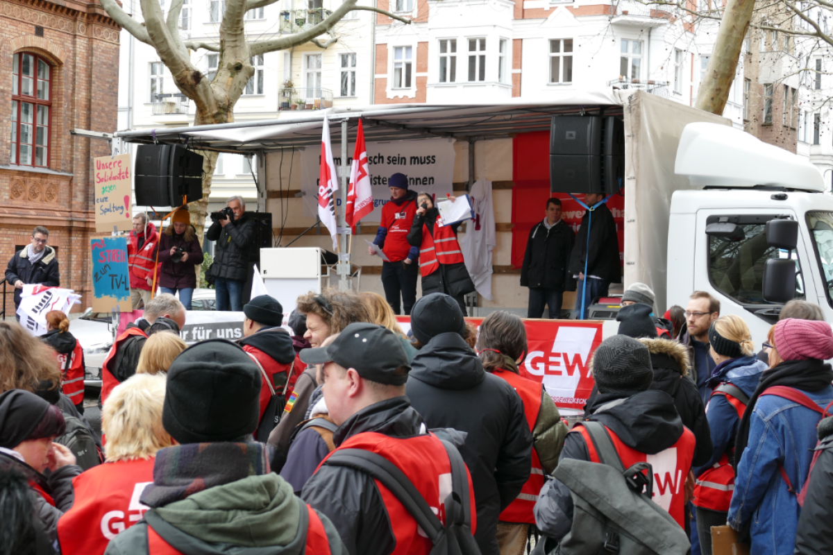 Warnstreik der Mitarbeiter*innen des HVD Berlin-Brandenburg am 11. 03.2020 in Berlin.