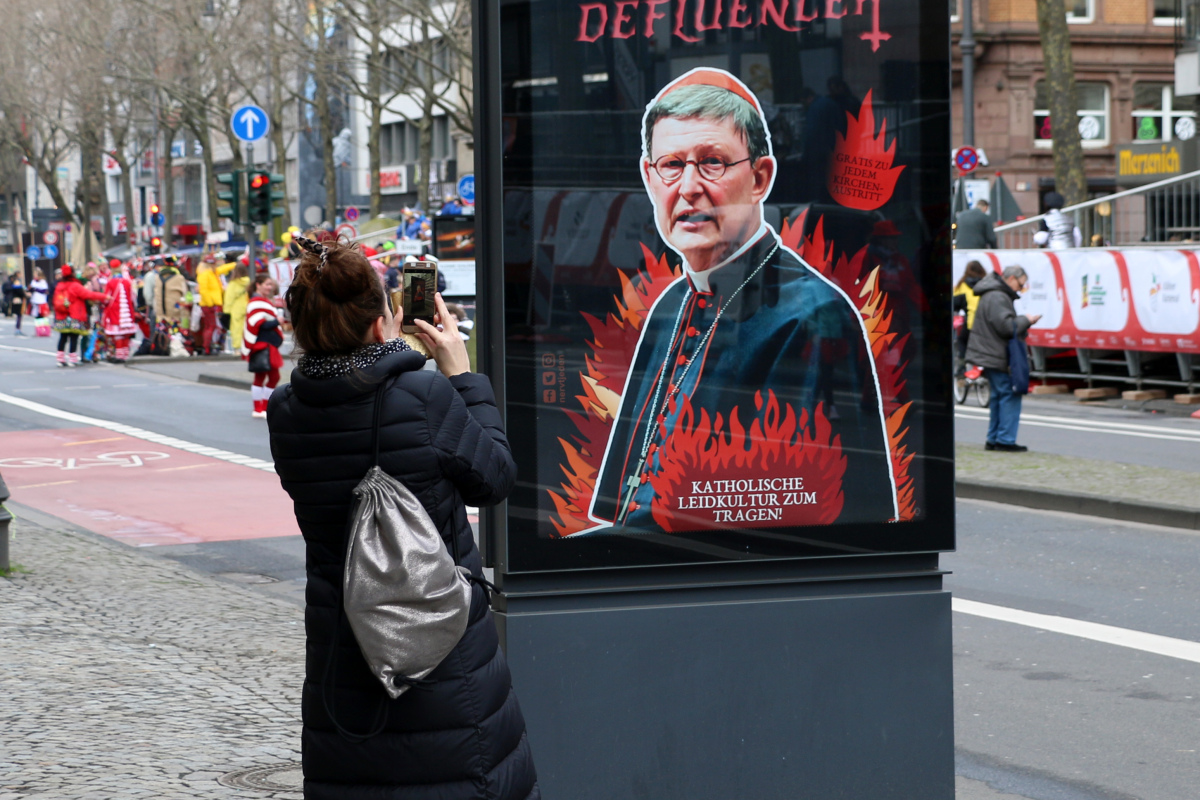 Plakate des "Defluencers" Rainer Maria Woelki